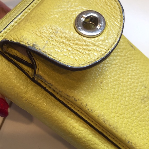 Coach wristlet in used condition - Picture 6 of 8